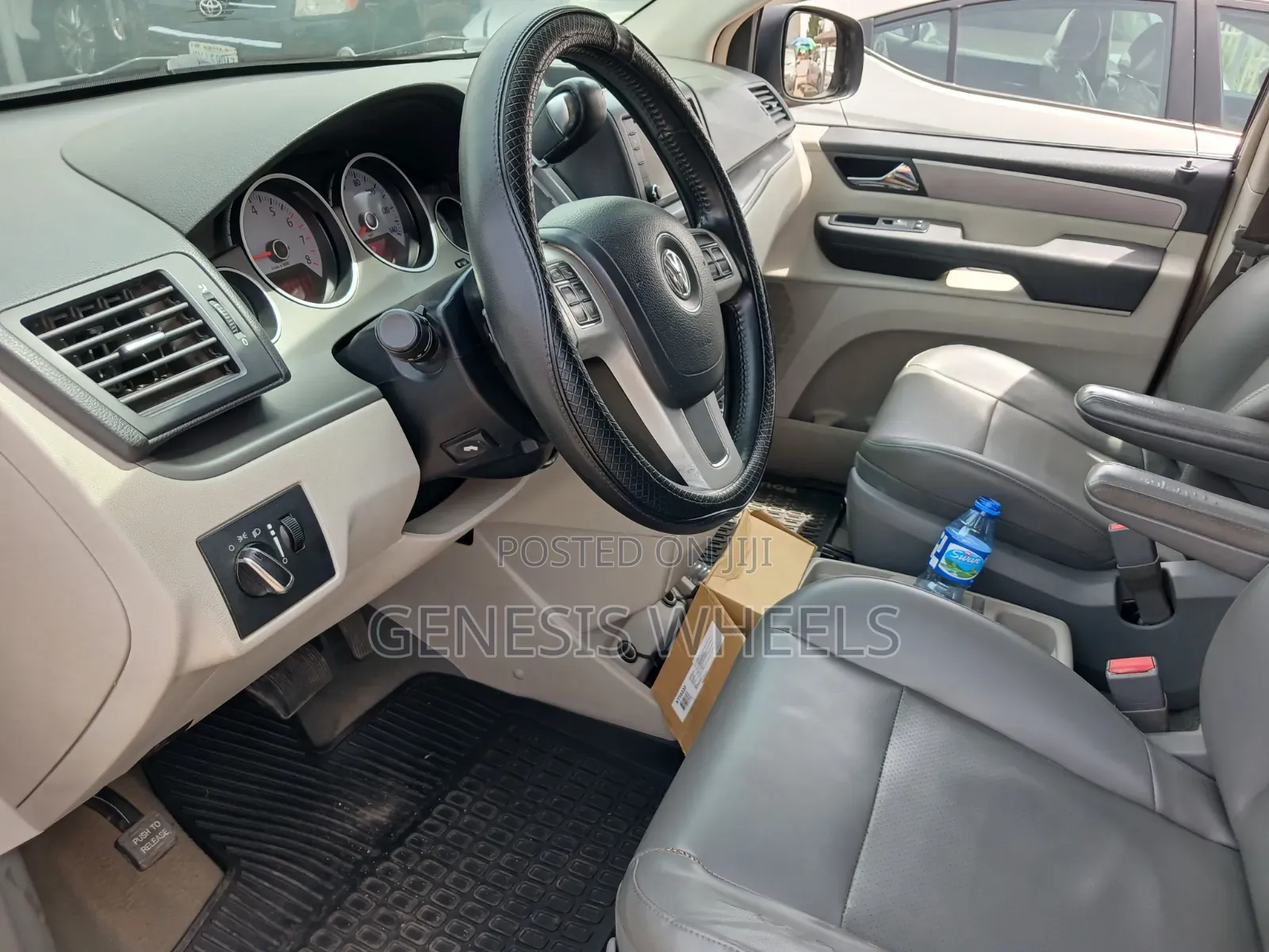 Volkswagen Routan 2014 Gray