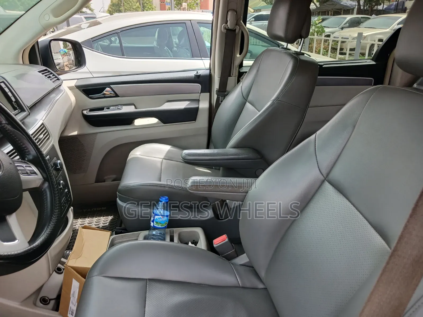 Volkswagen Routan 2014 Gray