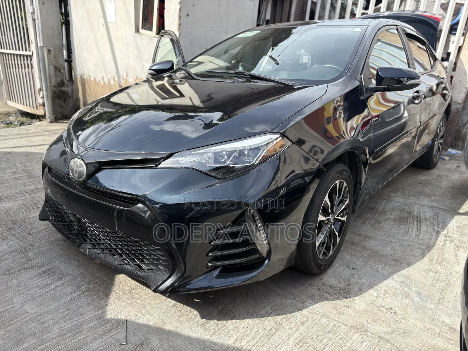 Toyota Corolla SE Special Edition 4dr Sedan (1.8L 4cyl CVT) 2017 Gray