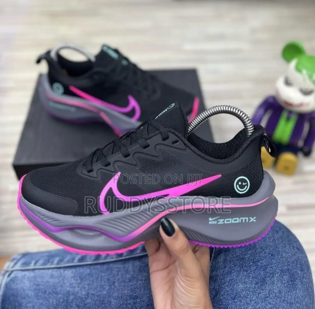 Nike Zoom Running Sneakers/ Buy One Get a Free Sock