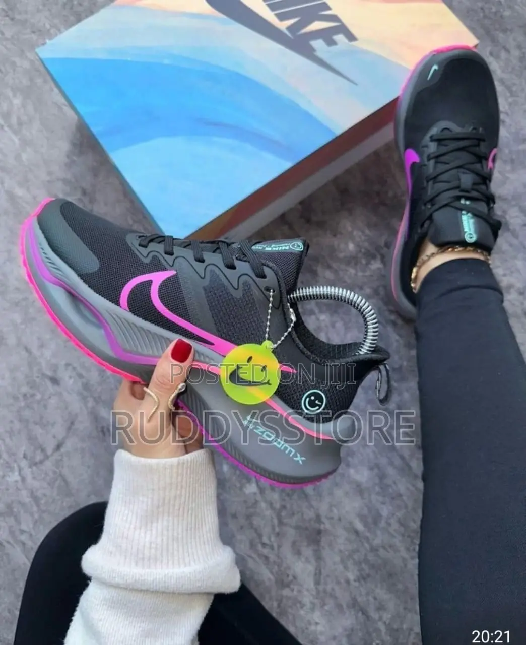 Nike Zoom Running Sneakers/ Buy One Get a Free Sock