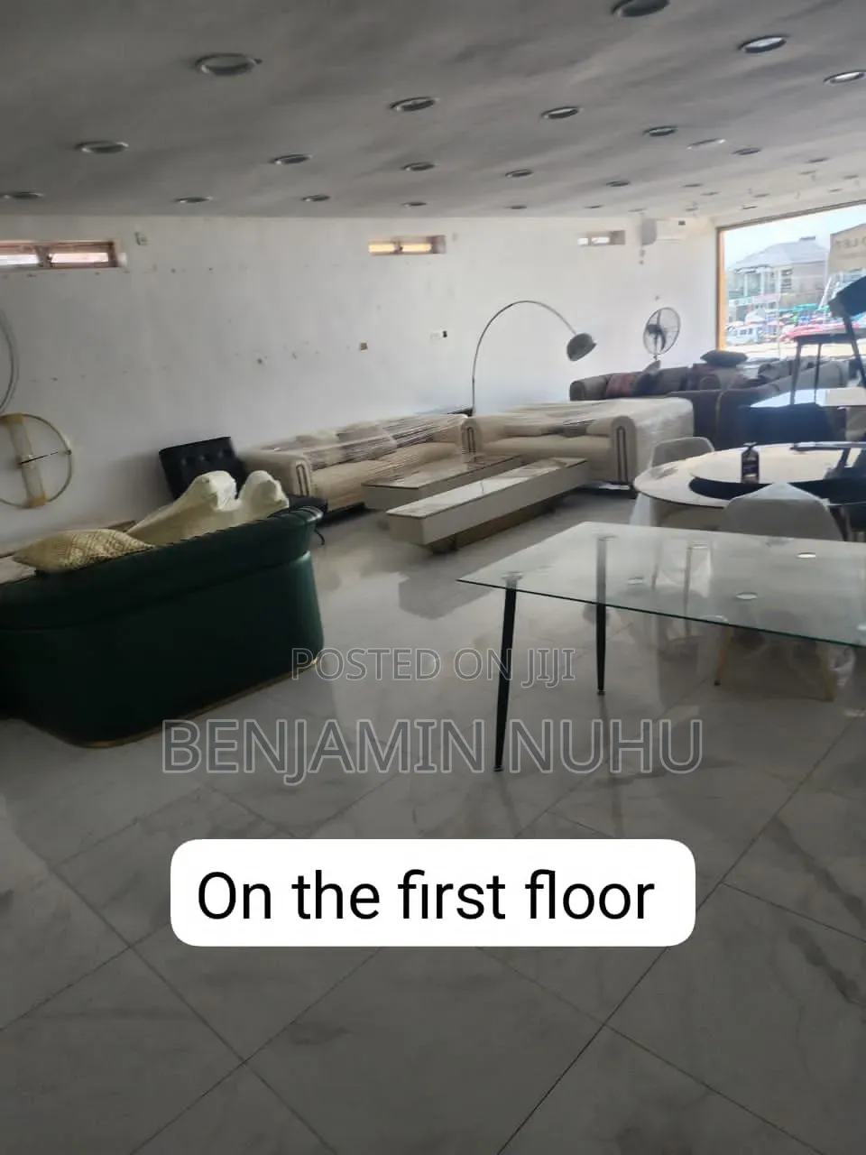 150sqm Massive Shop or Office Space With Show Glass