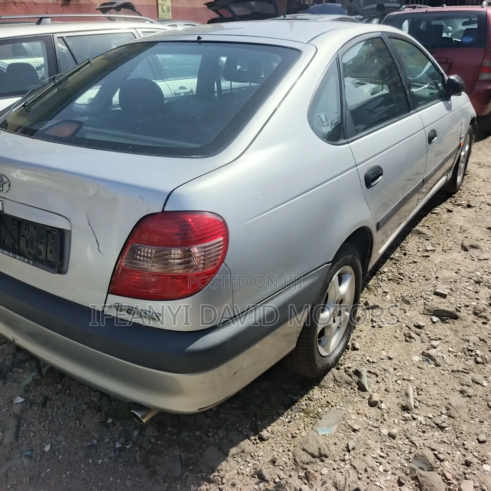 Toyota Avensis 1.6 VVT-i 2000 Silver