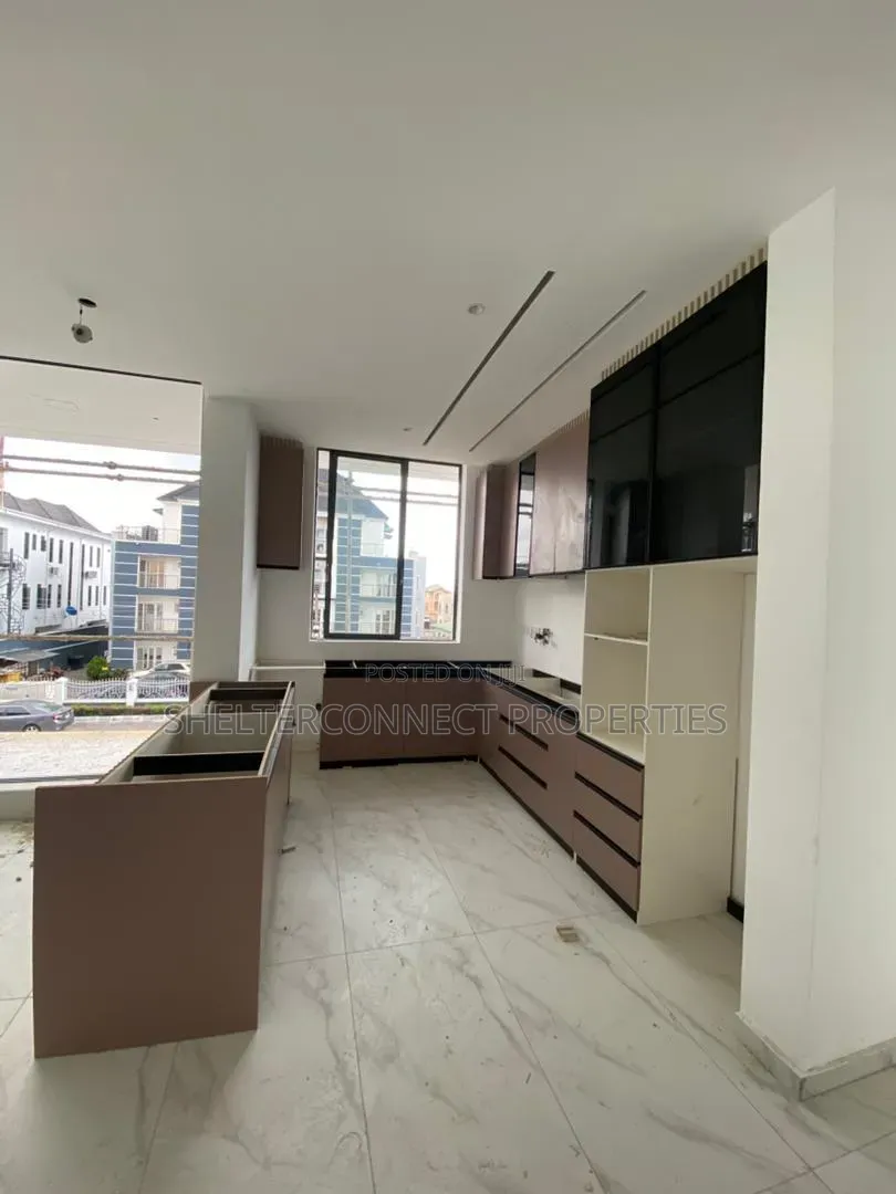 2bdrm Apartment in Lekki Phase 1 for sale