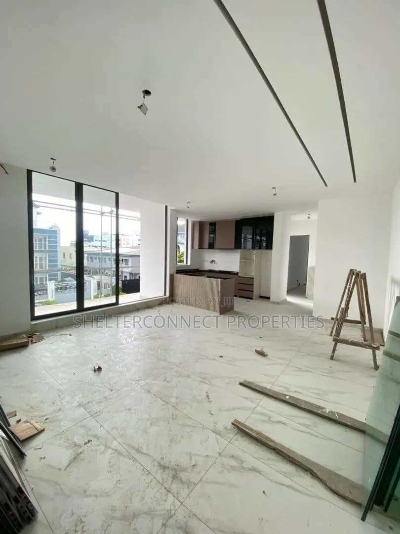 2bdrm Apartment in Lekki Phase 1 for sale