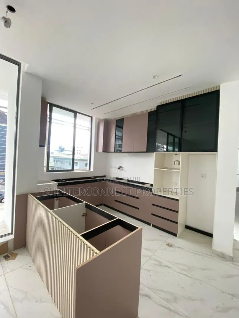 2bdrm Apartment in Lekki Phase 1 for sale