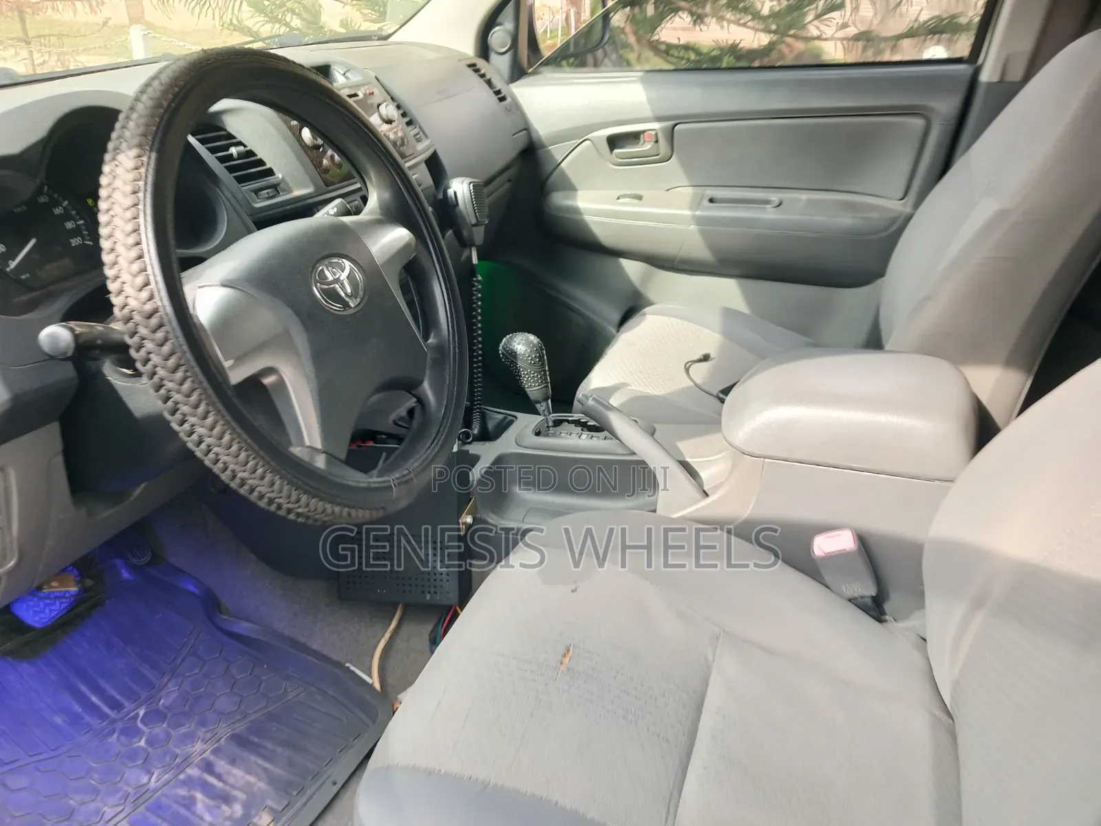 Toyota Hilux SR 4x4 2014 White