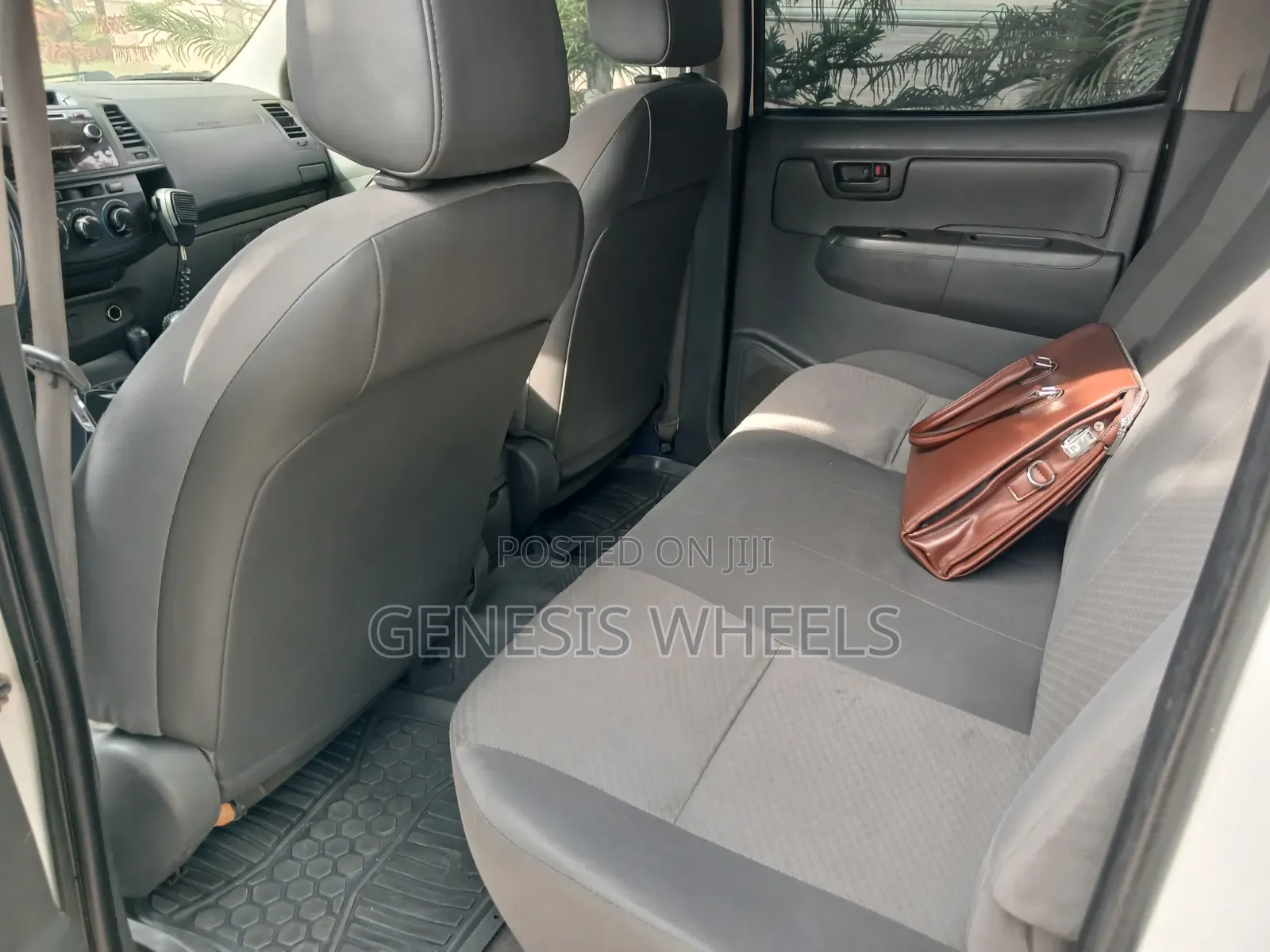 Toyota Hilux SR 4x4 2014 White