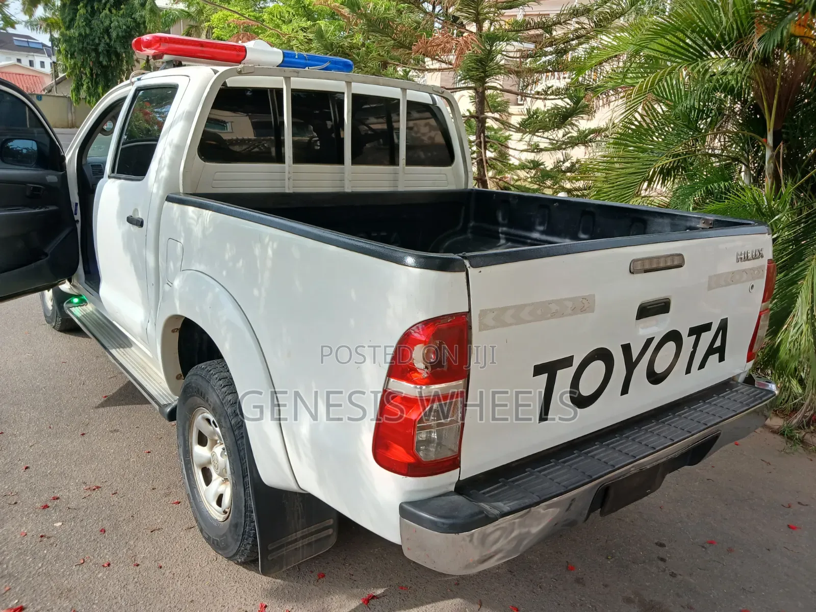 Toyota Hilux SR 4x4 2014 White