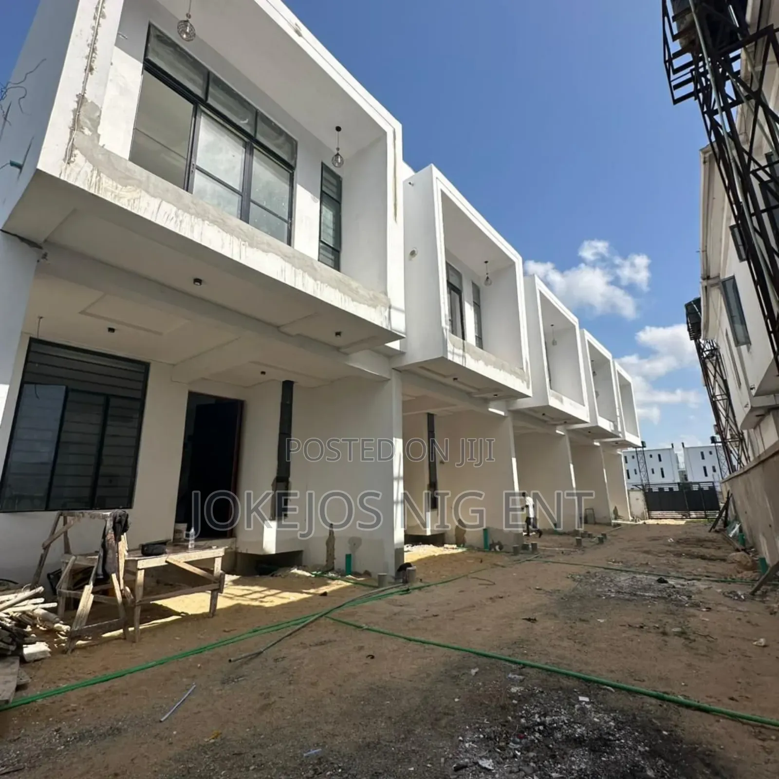 4bdrm Townhouse/Terrace in Orchid Road, Lafiaji for sale