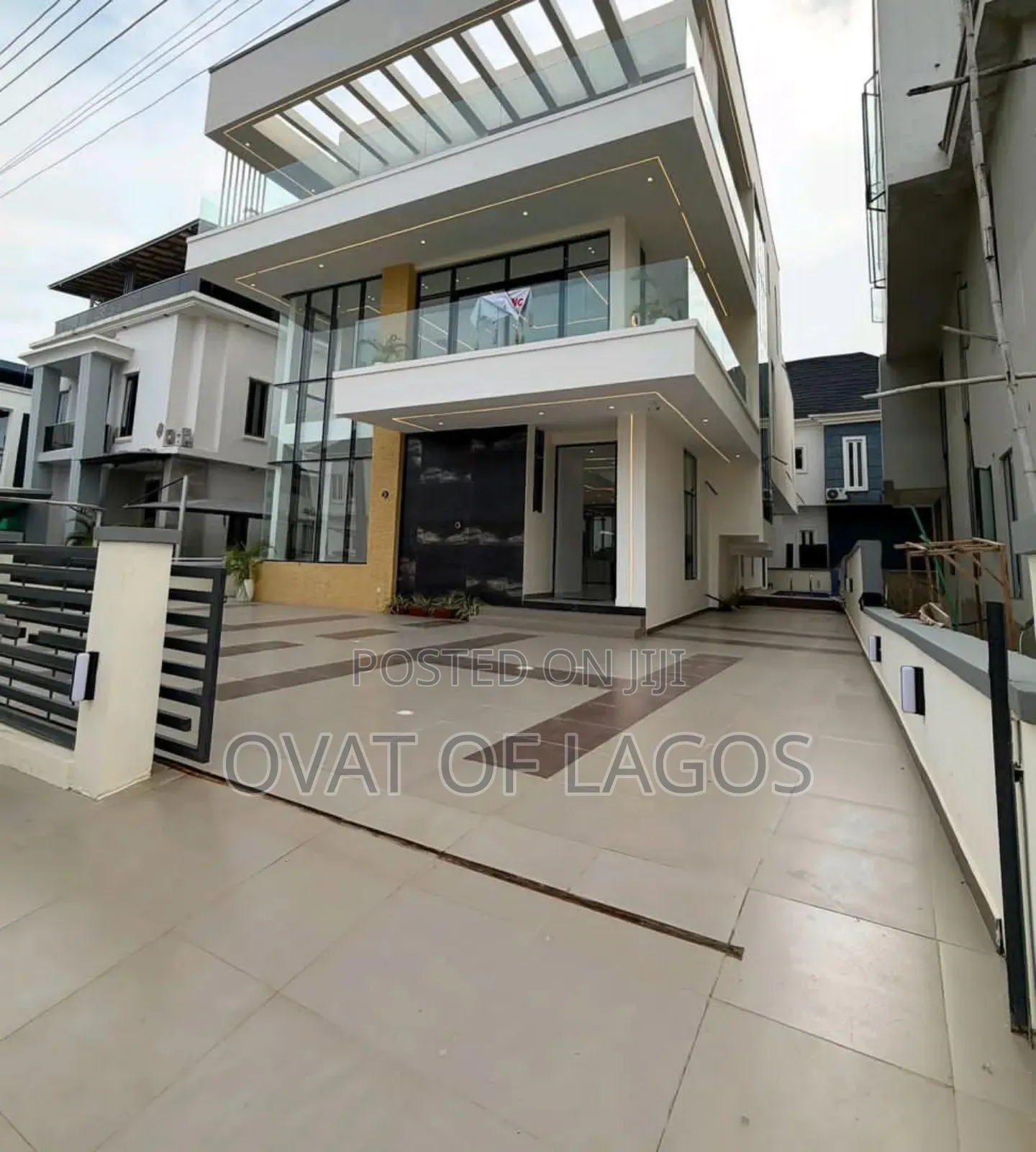 5bdrm Duplex in Megamound Estate for sale