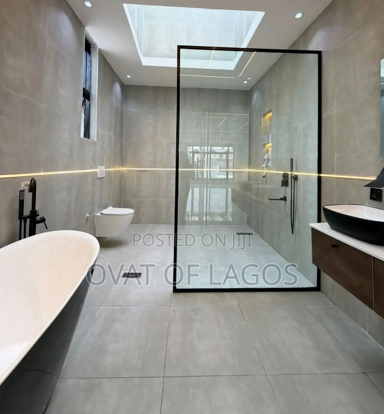 5bdrm Duplex in Megamound Estate for sale