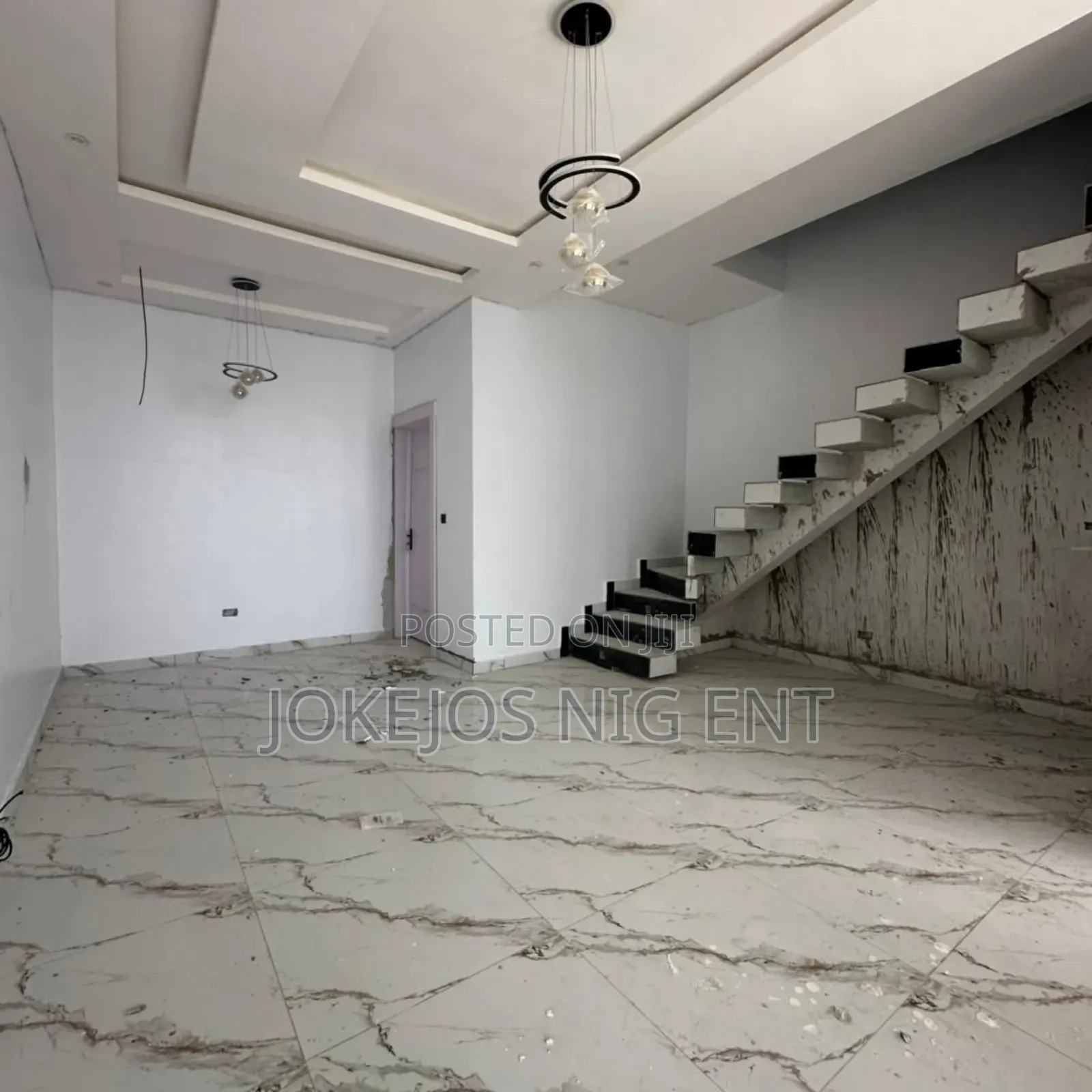 4bdrm Townhouse/Terrace in Orchid Road, Lafiaji for sale