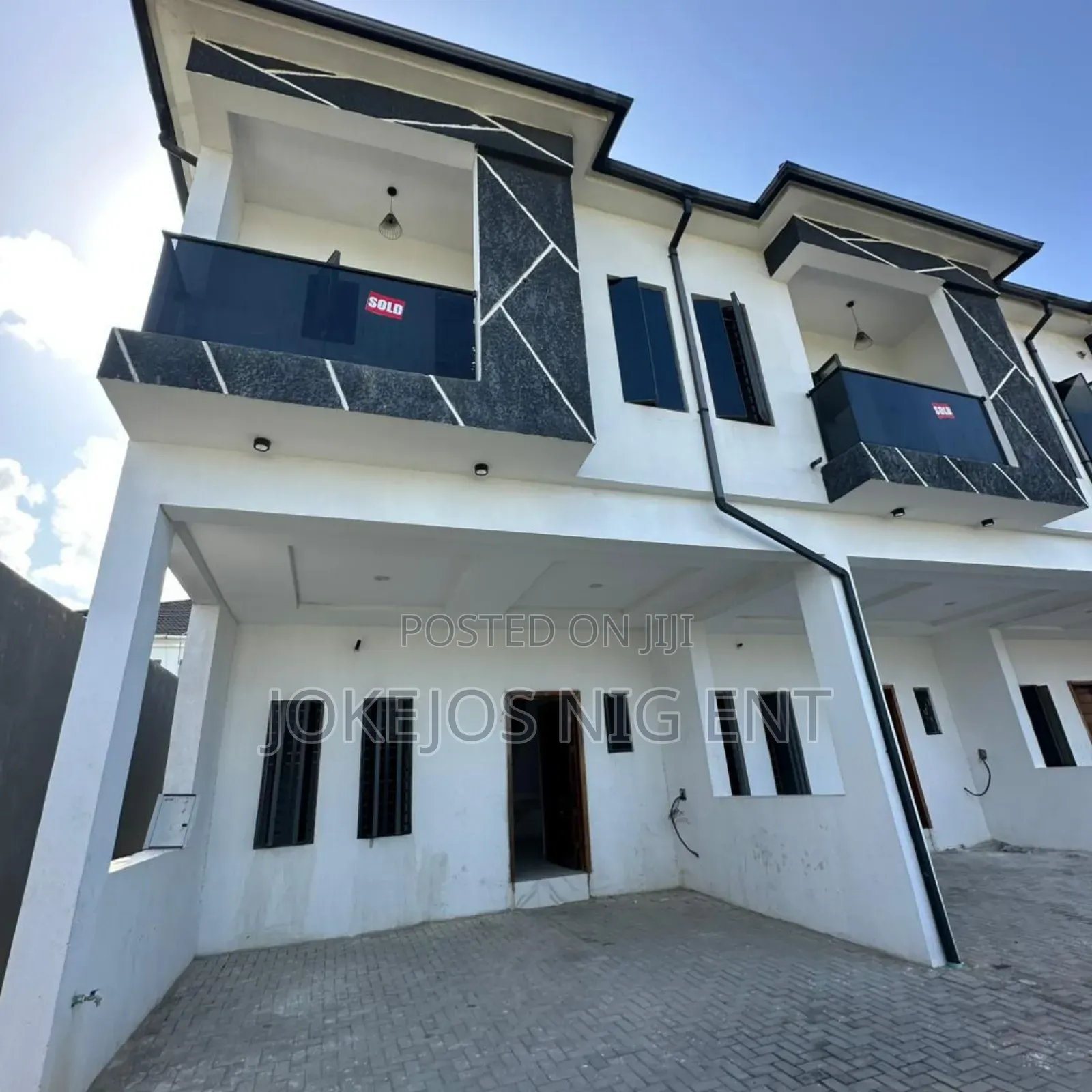 4bdrm Townhouse/Terrace in Orchid Road, Lafiaji for sale
