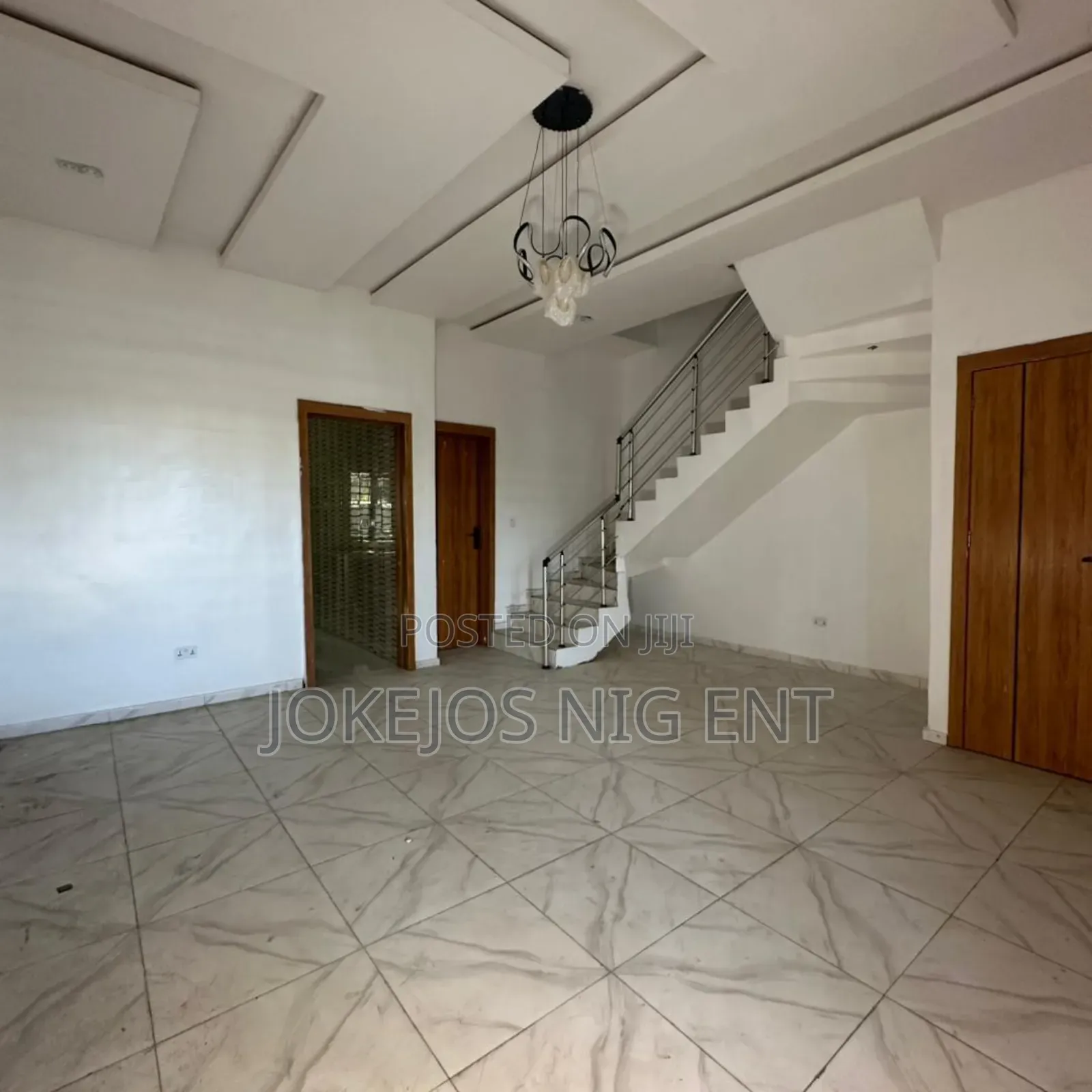 4bdrm Townhouse/Terrace in Orchid Road, Lafiaji for sale