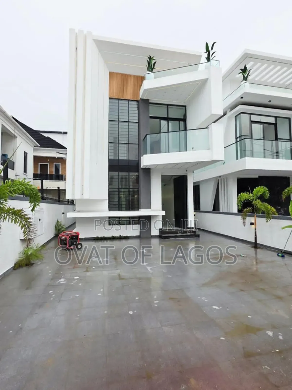 5bdrm Duplex in Chevron Toll Gate for sale