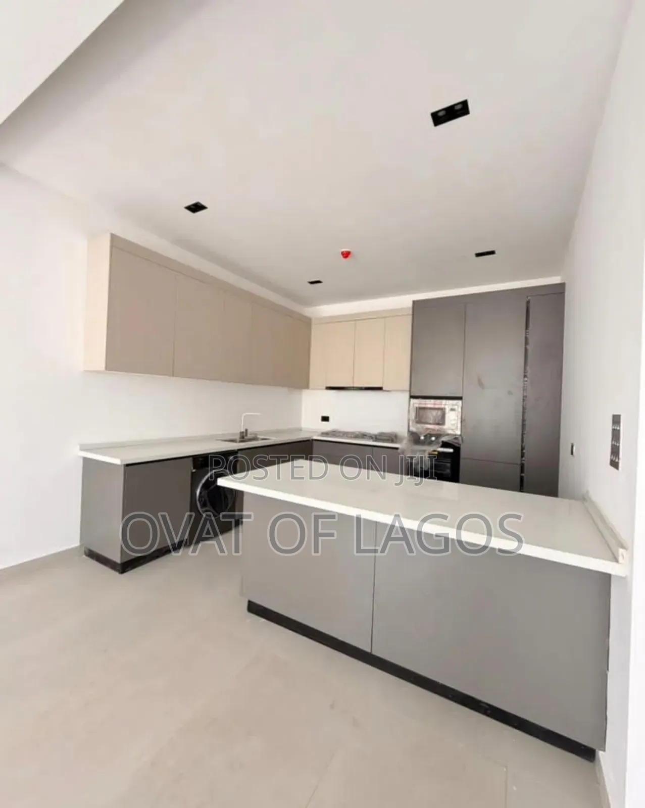3bdrm Apartment in Lekki Phase 1 for sale