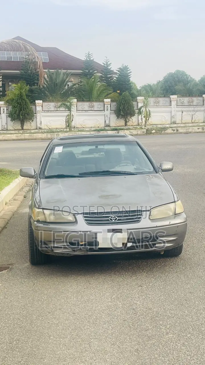 Toyota Camry 2000 Gray
