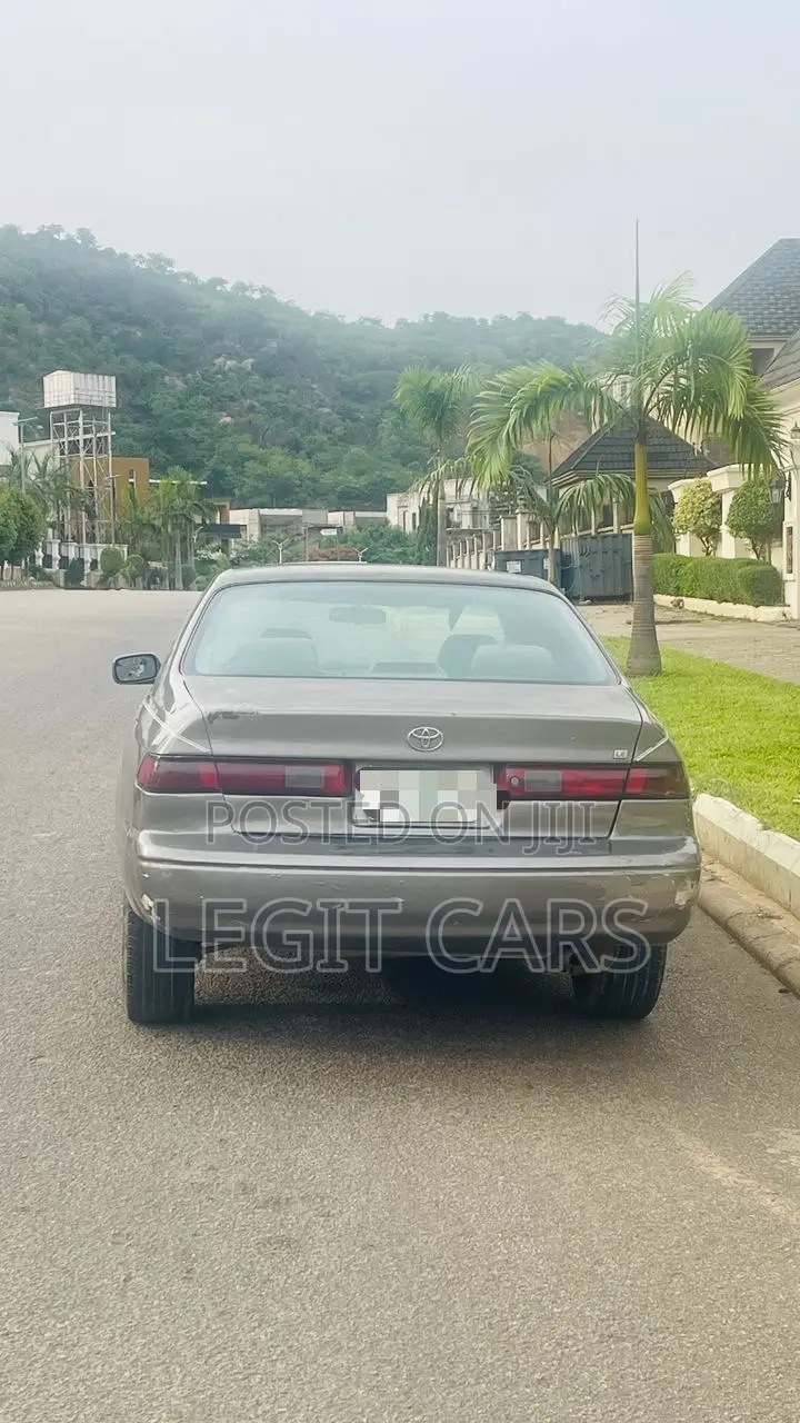 Toyota Camry 2000 Gray