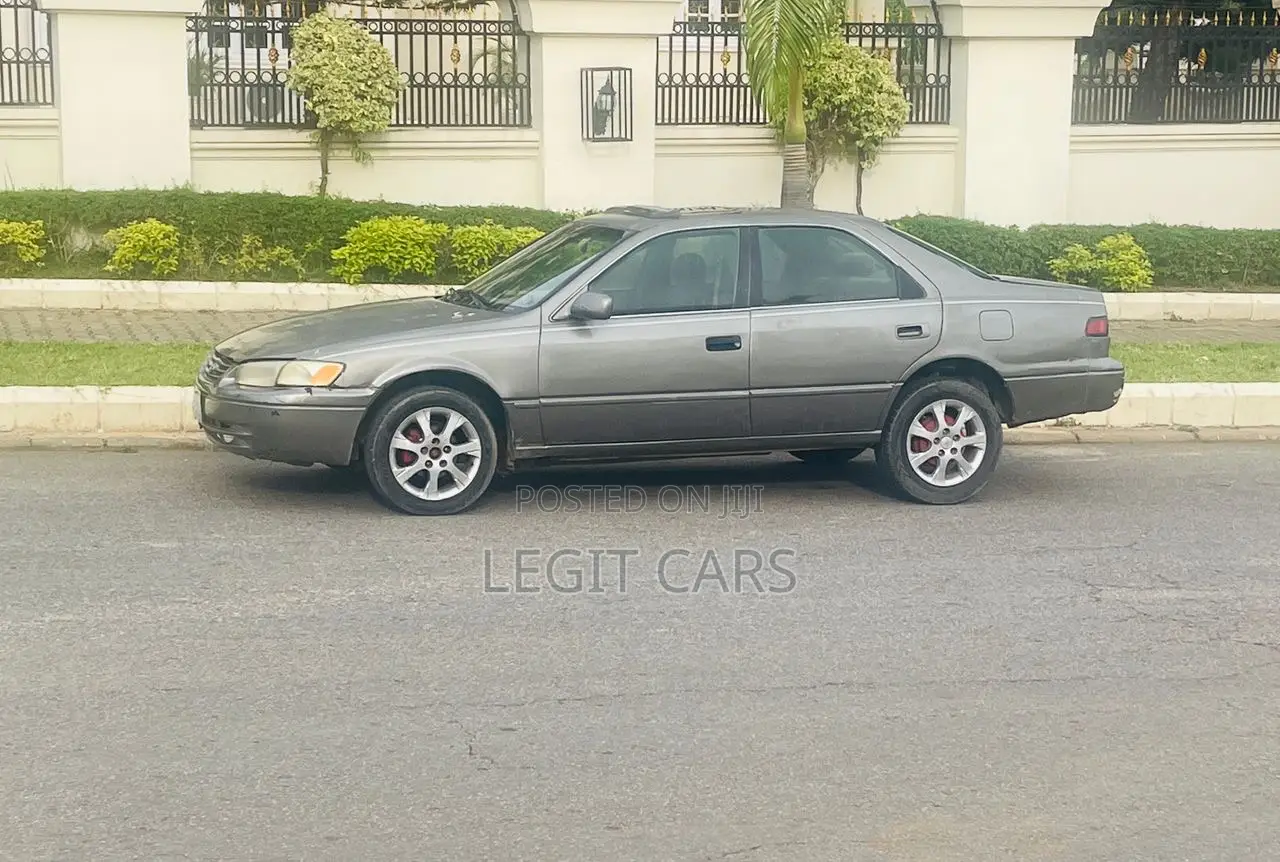 Toyota Camry 2000 Gray