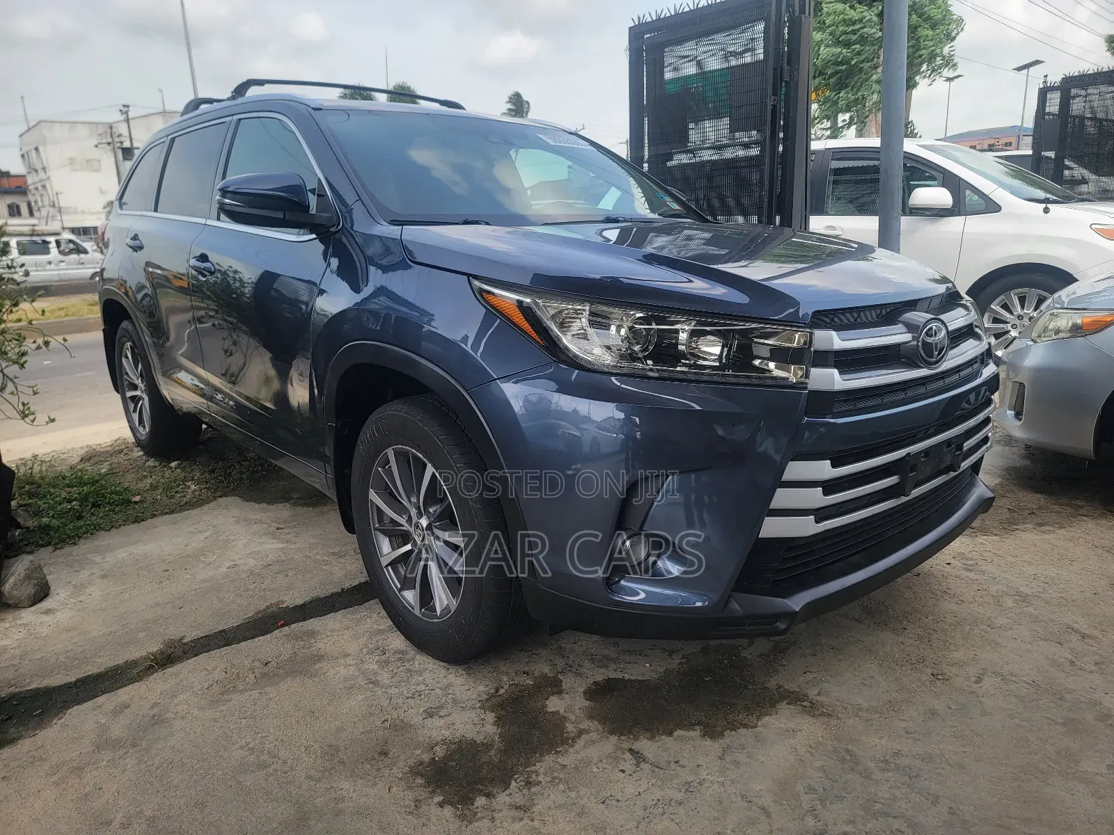 Toyota Highlander XLE 4x4 V6 (3.5L 6cyl 8A) 2017 Blue