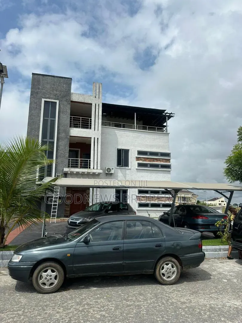 6bdrm Duplex in @Creek Heaven Estate for rent