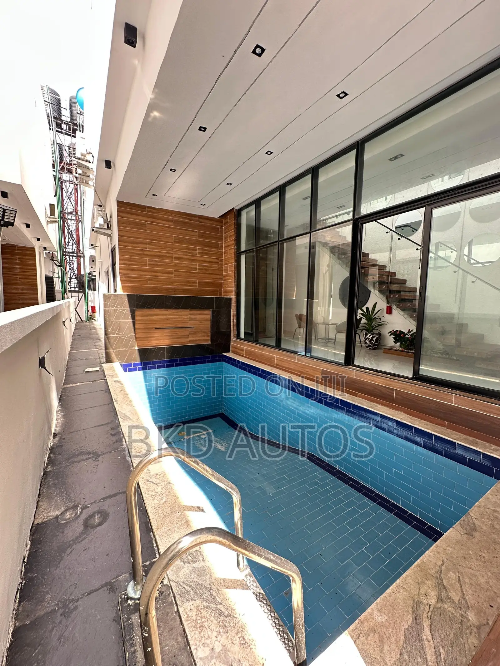 Furnished 5bdrm Duplex in Chevron for sale