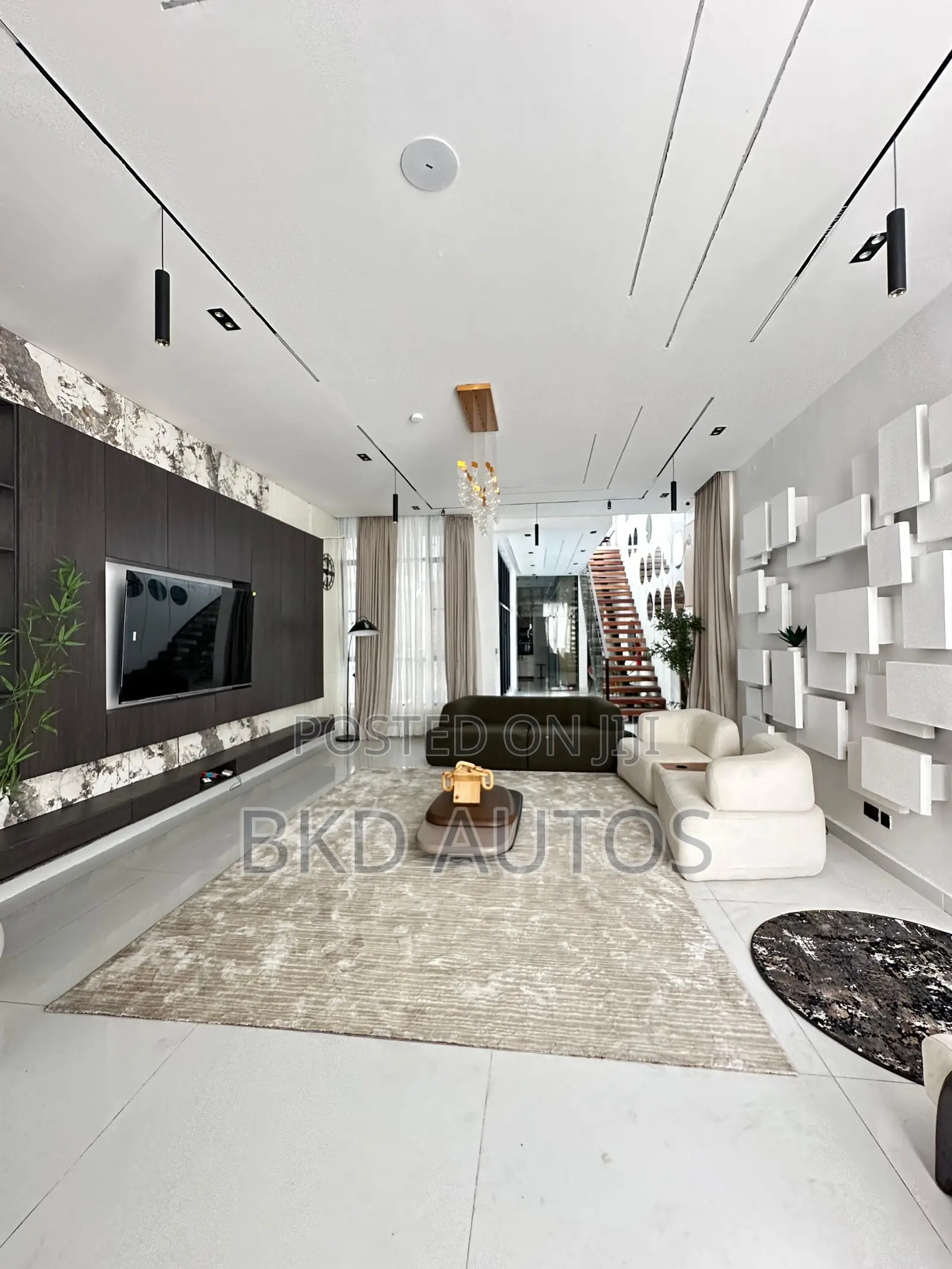 Furnished 5bdrm Duplex in Chevron for sale