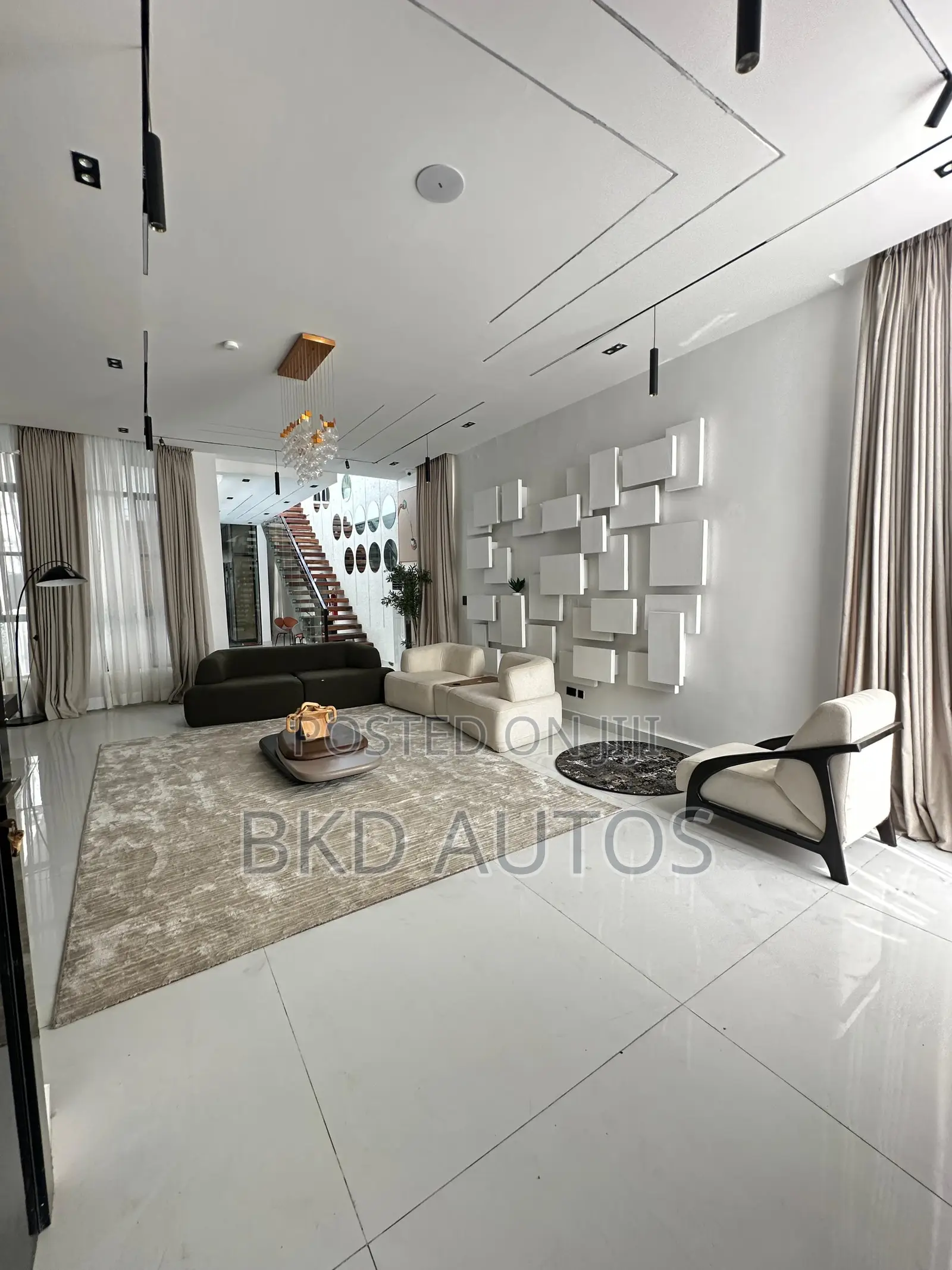 Furnished 5bdrm Duplex in Chevron for sale