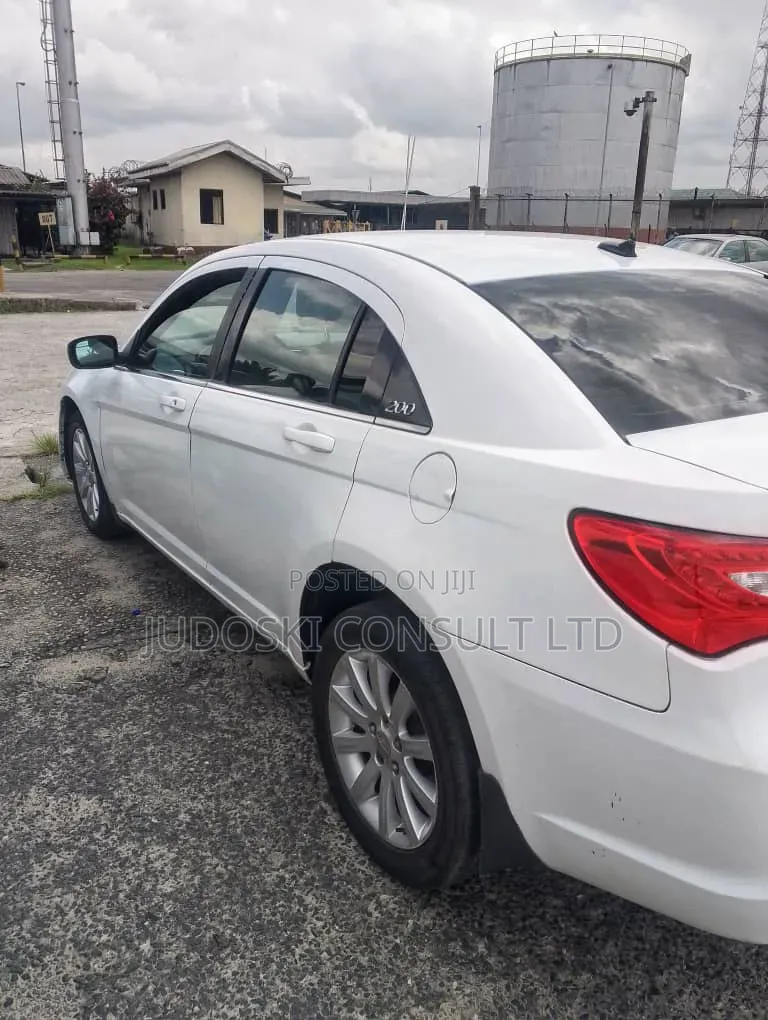 Chrysler 300C 2012 White