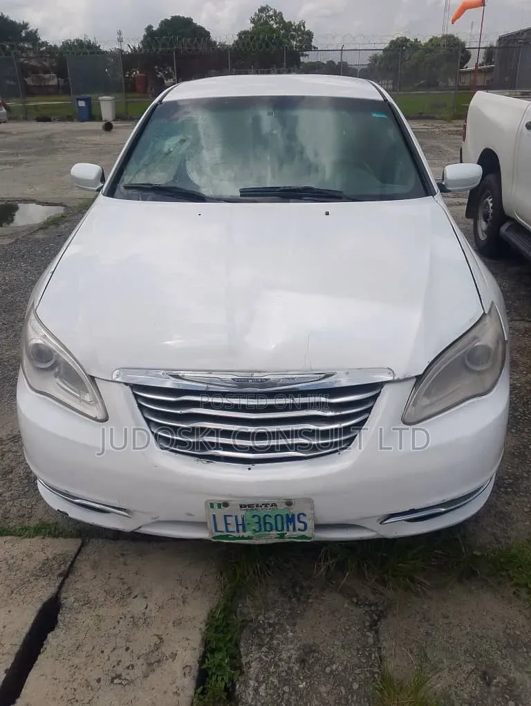 Chrysler 300C 2012 White