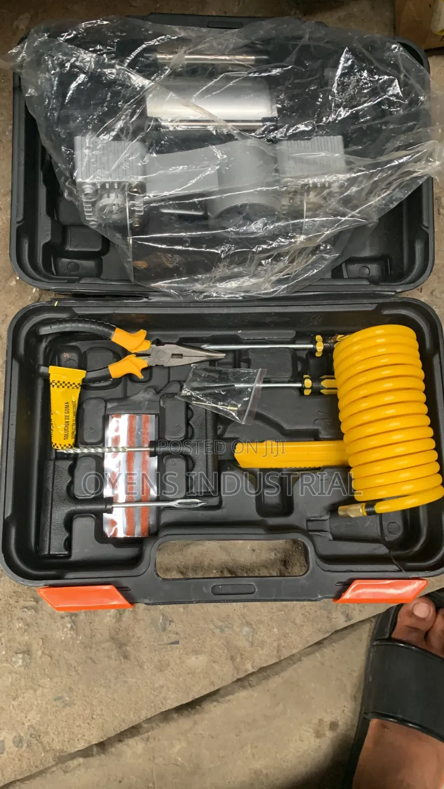 Car Tyre Pump/Tyre Inflator