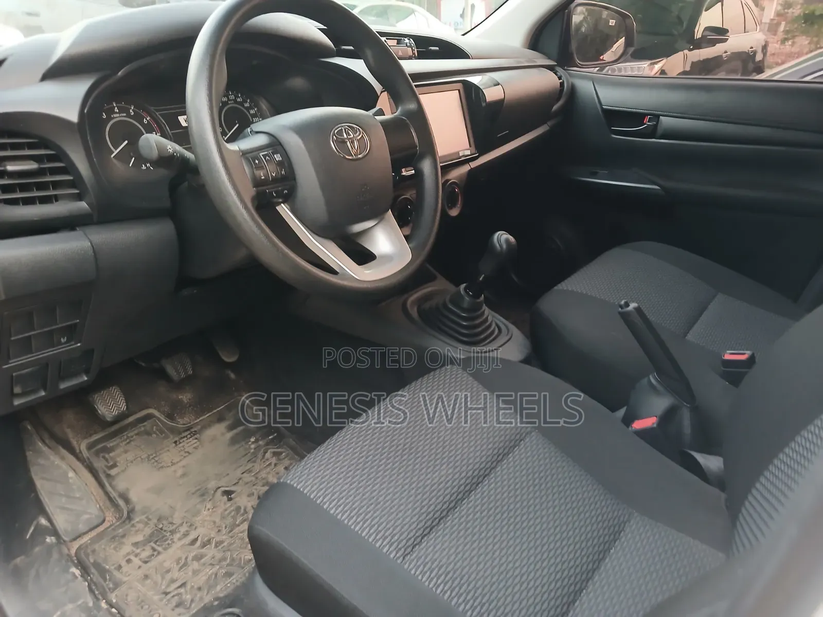 Toyota Hilux 2023 White