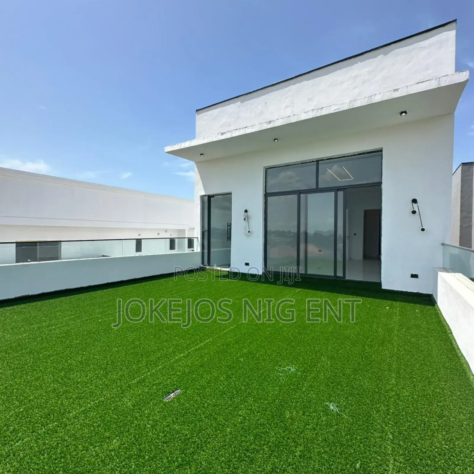 5bdrm Duplex in Orchid Road, Lafiaji for sale