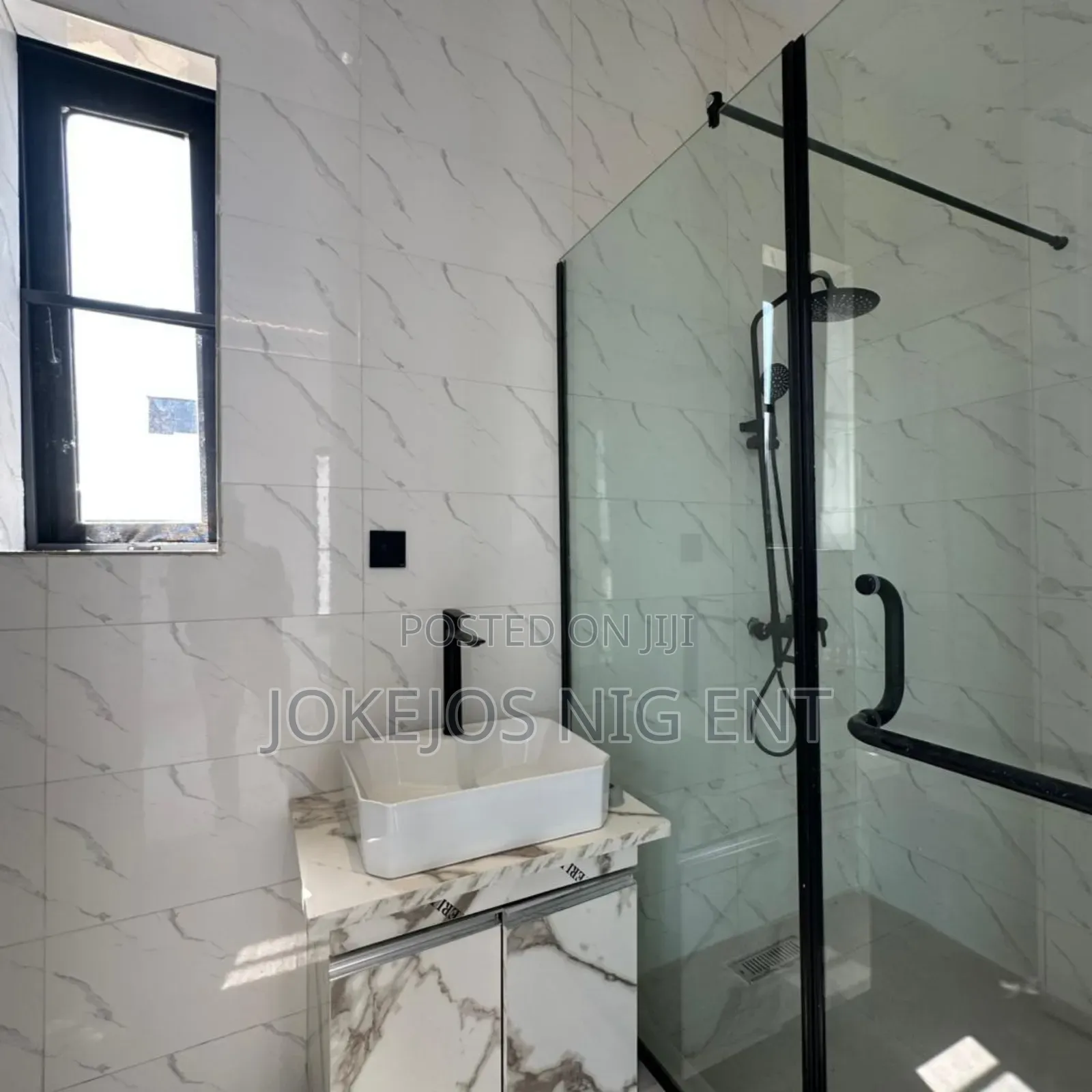 5bdrm Duplex in Orchid Road, Lafiaji for sale