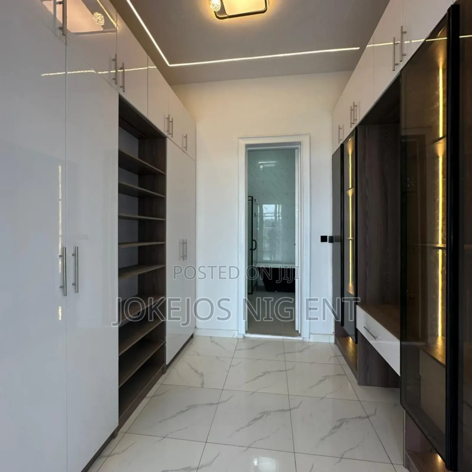 5bdrm Duplex in Orchid Road, Lafiaji for sale