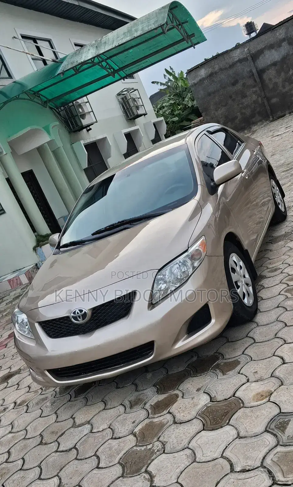 Toyota Corolla LE 4dr Sedan (1.8L 4cyl 4A) 2010 Gold
