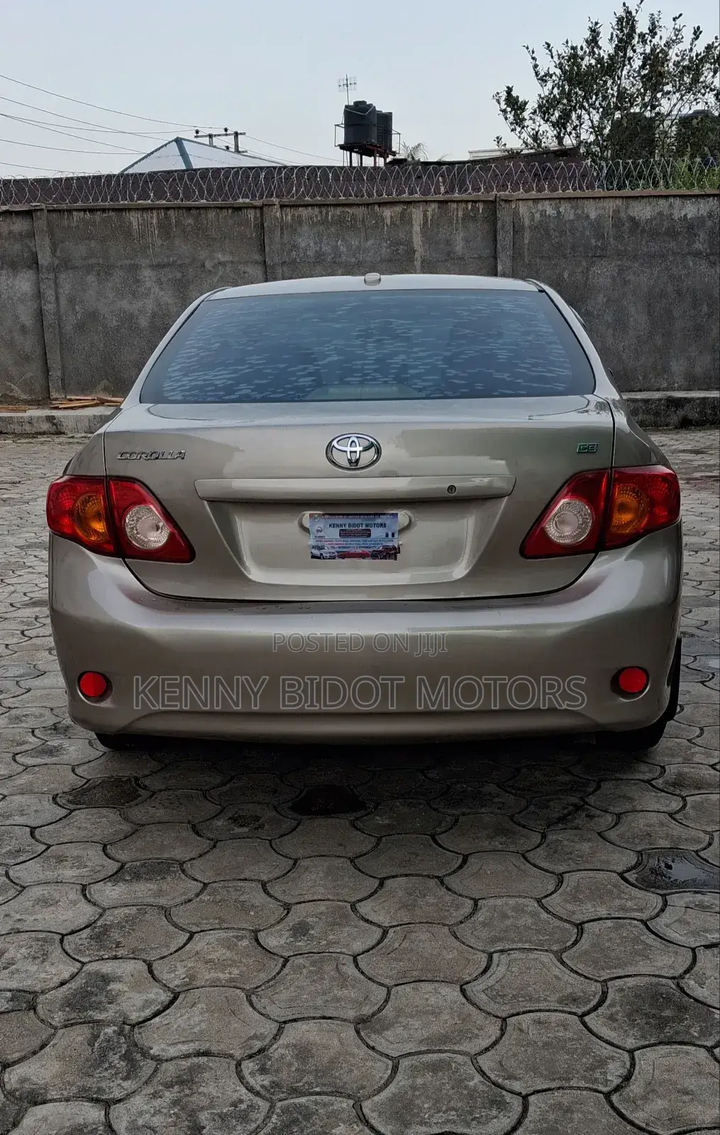 Toyota Corolla LE 4dr Sedan (1.8L 4cyl 4A) 2010 Gold