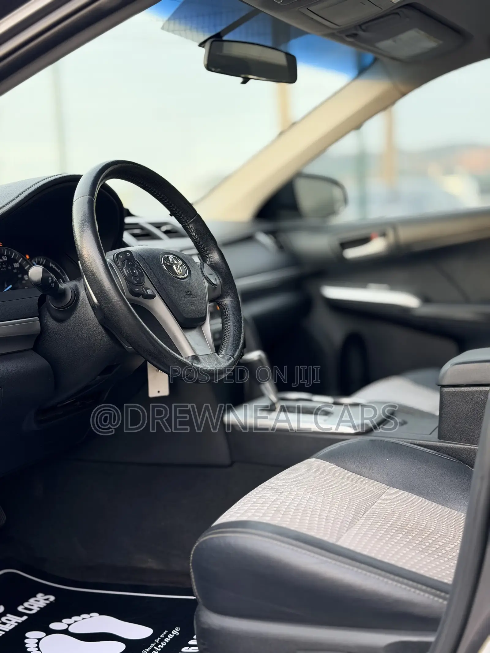 Toyota Camry SE 4dr Sedan (2.5L 4cyl 6A) 2012 Gray