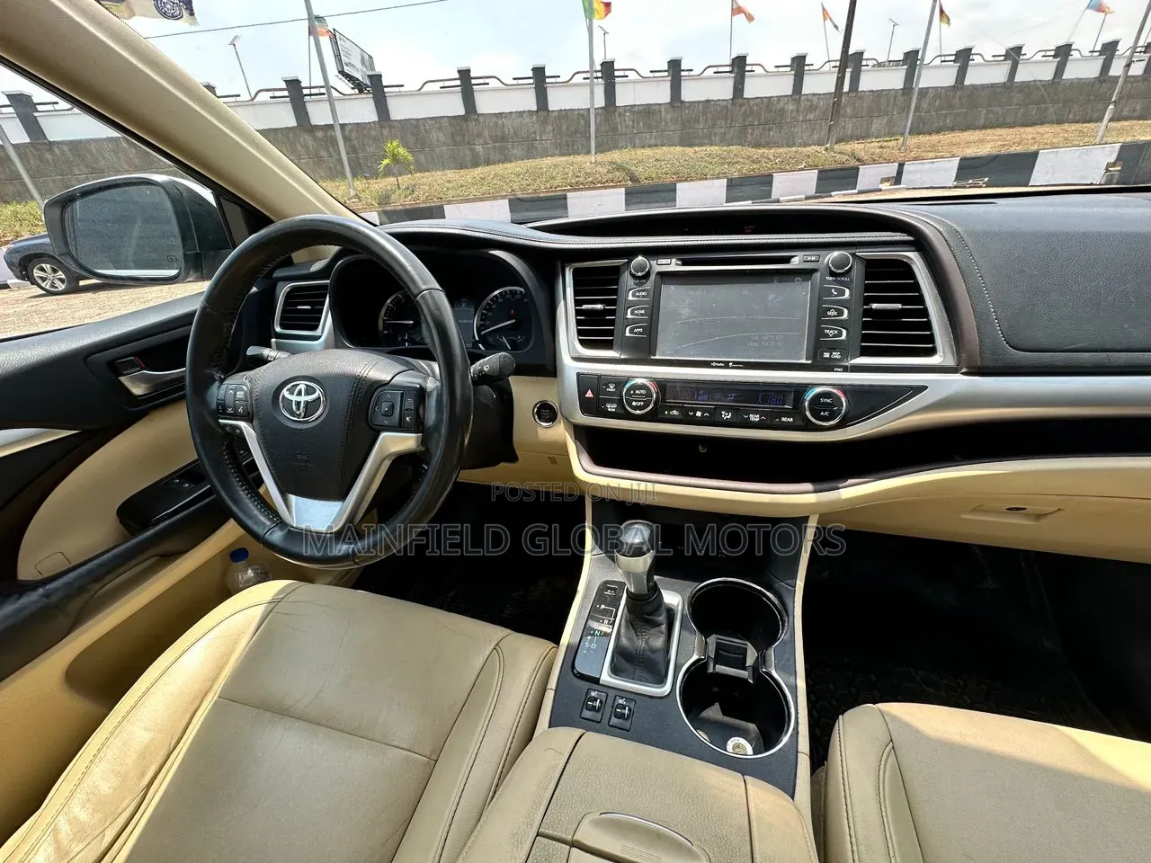 Toyota Highlander XLE 4dr SUV AWD (3.5L 6cyl 6A) 2015 White