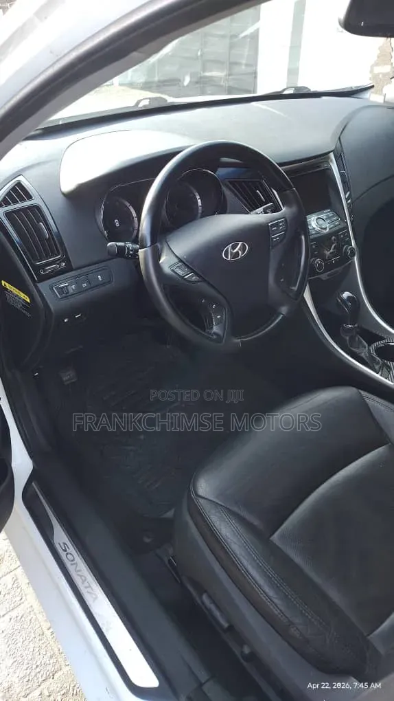 Hyundai Sonata SE Sedan FWD (2.4L 4cyl 6A) 2013 White