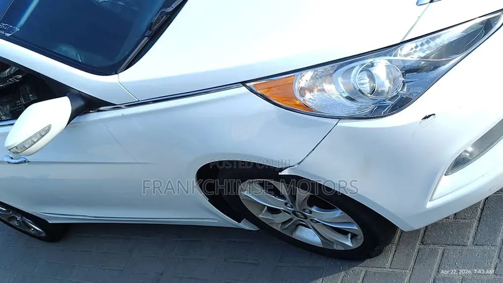 Hyundai Sonata SE Sedan FWD (2.4L 4cyl 6A) 2013 White