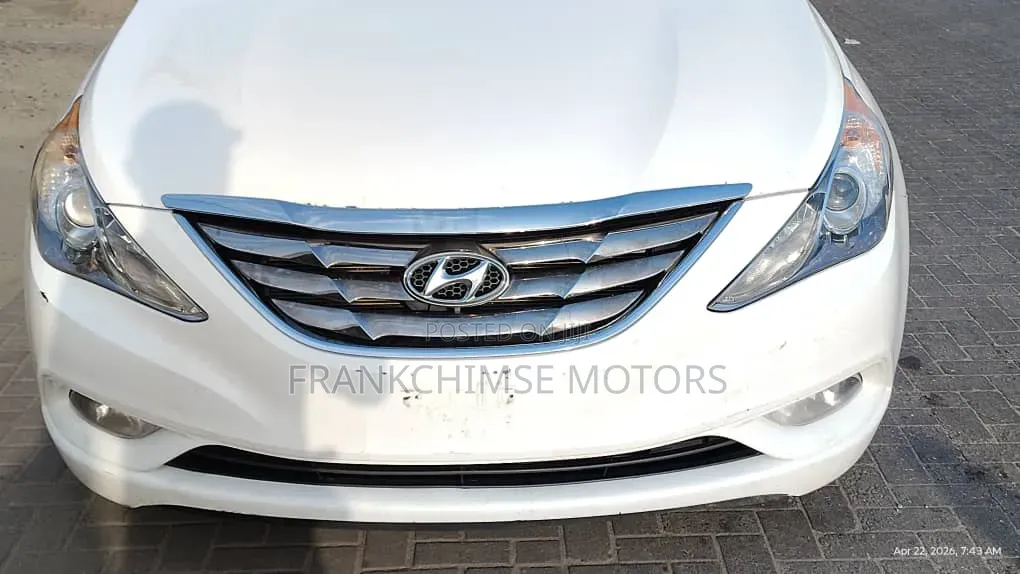 Hyundai Sonata SE Sedan FWD (2.4L 4cyl 6A) 2013 White