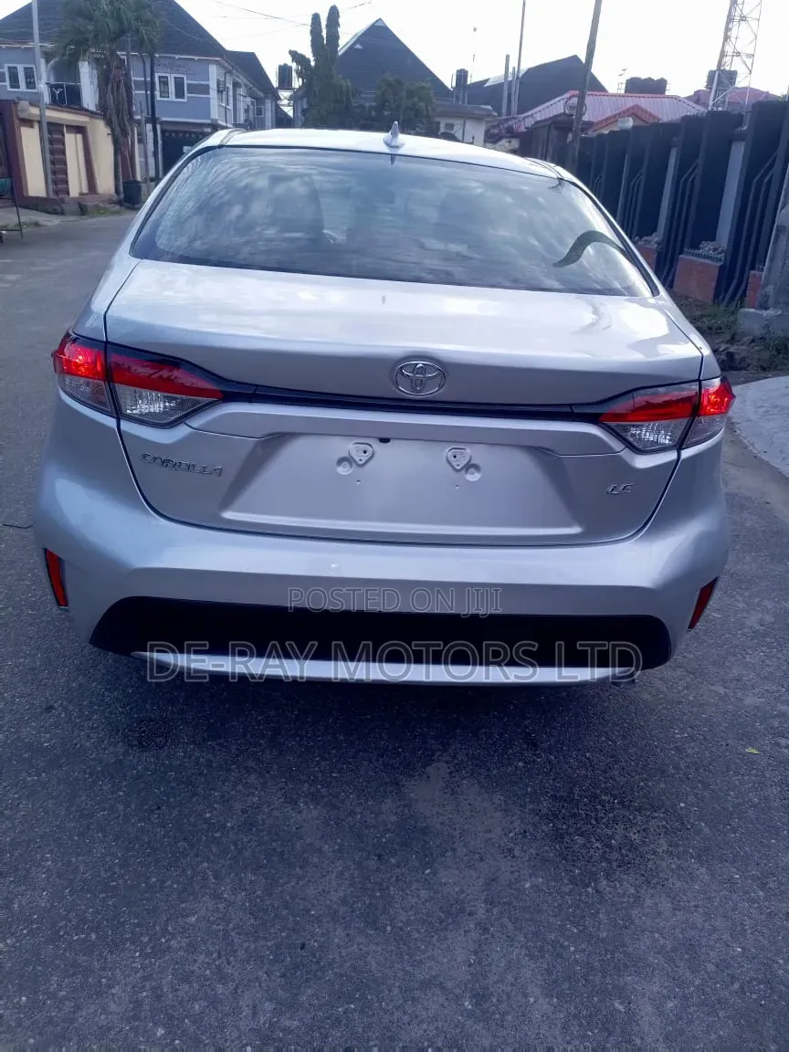 Toyota Corolla LE 2020 Silver