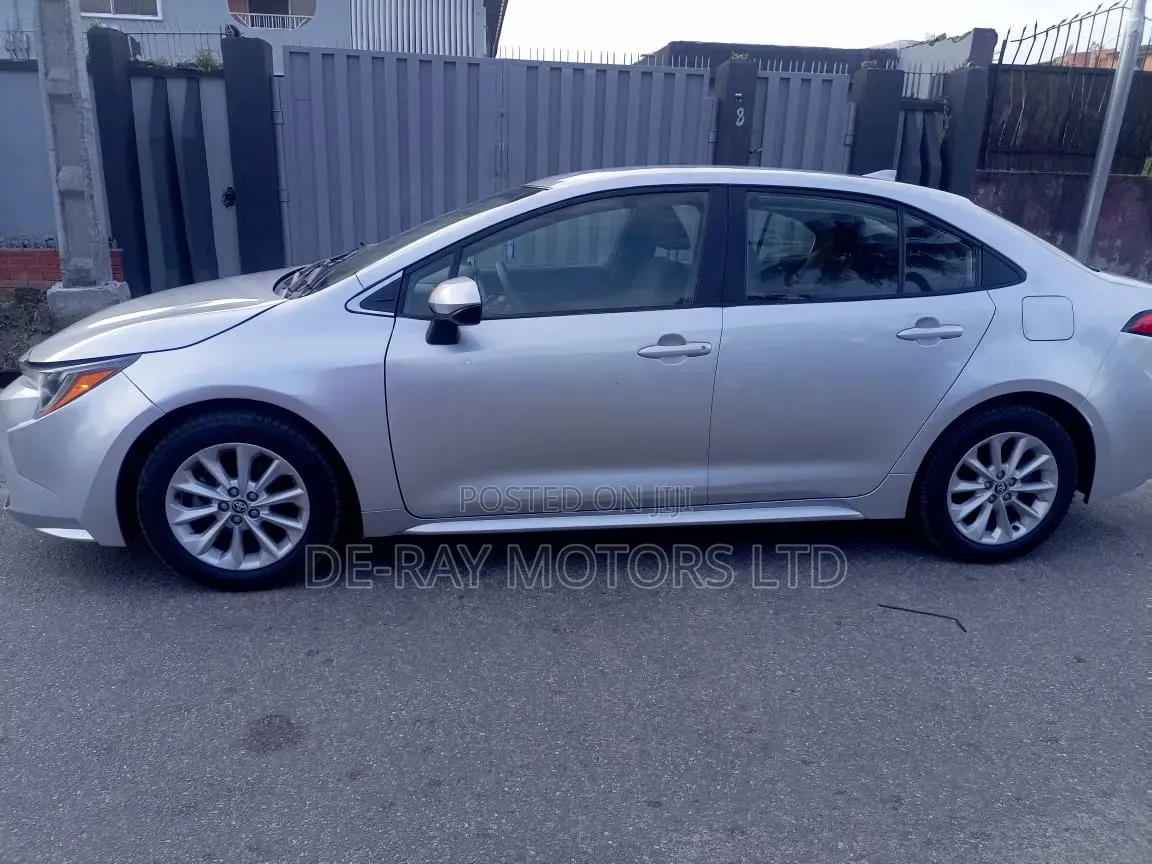 Toyota Corolla LE 2020 Silver