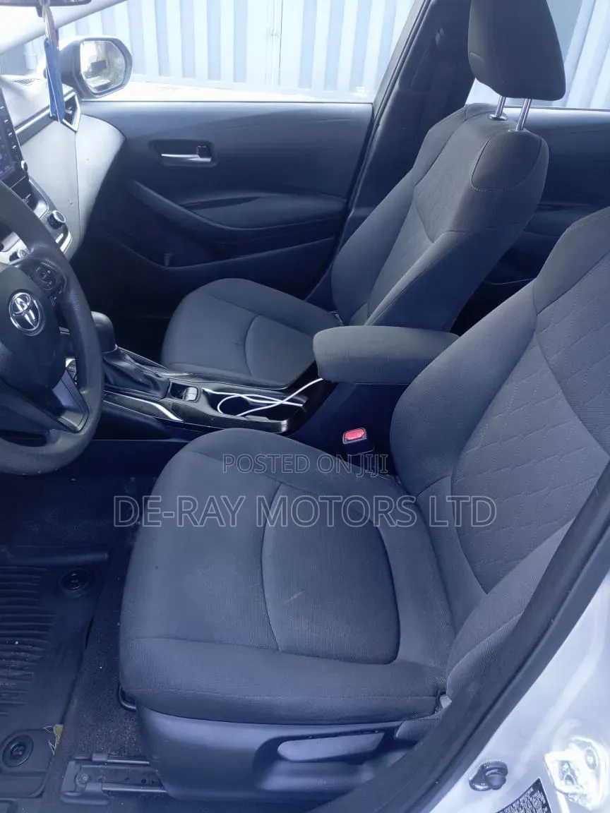 Toyota Corolla LE 2020 Silver