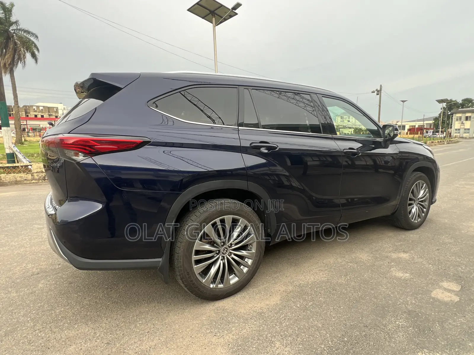 Toyota Highlander Platinum AWD 2023 Blue