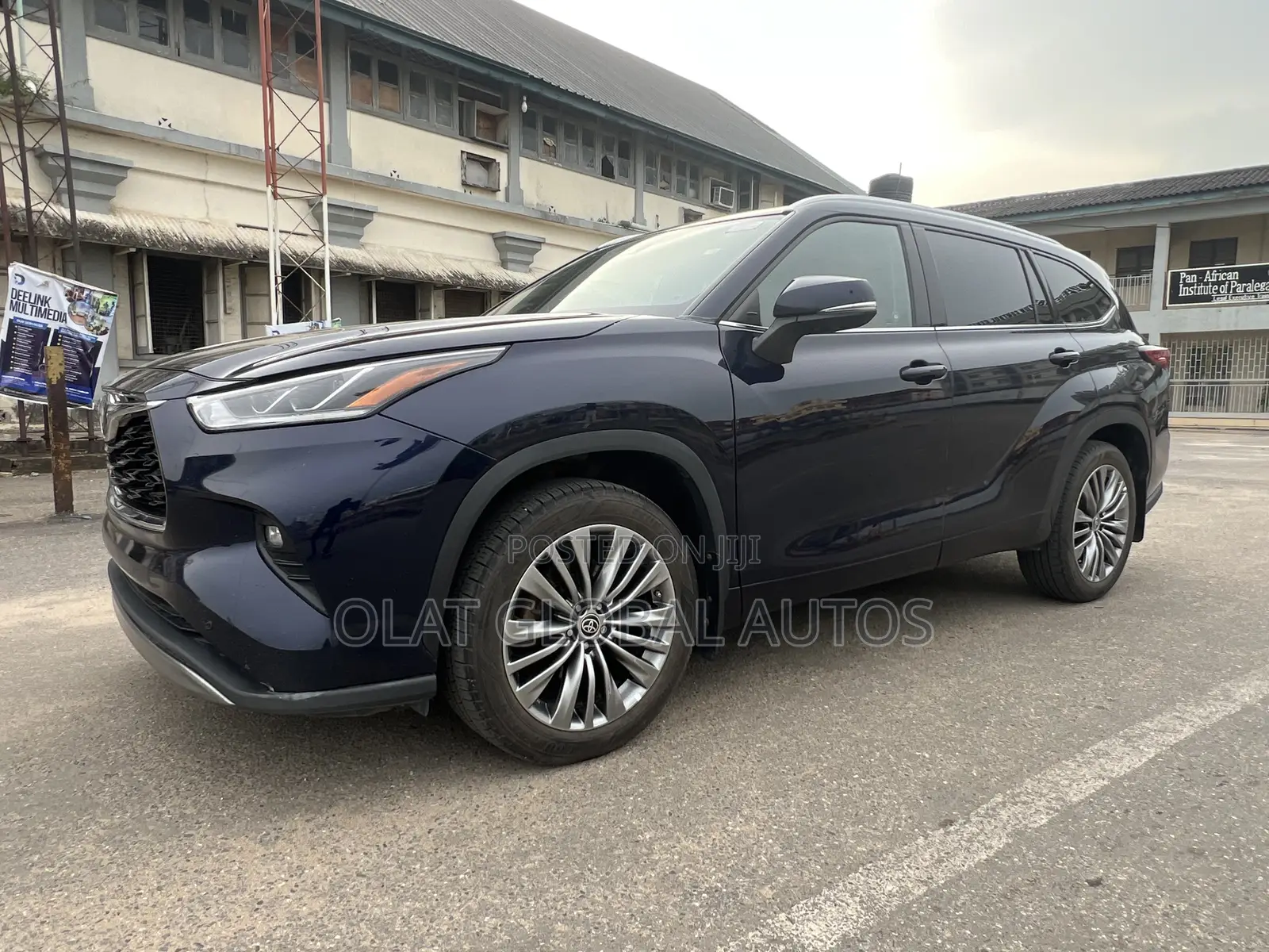 Toyota Highlander Platinum AWD 2023 Blue