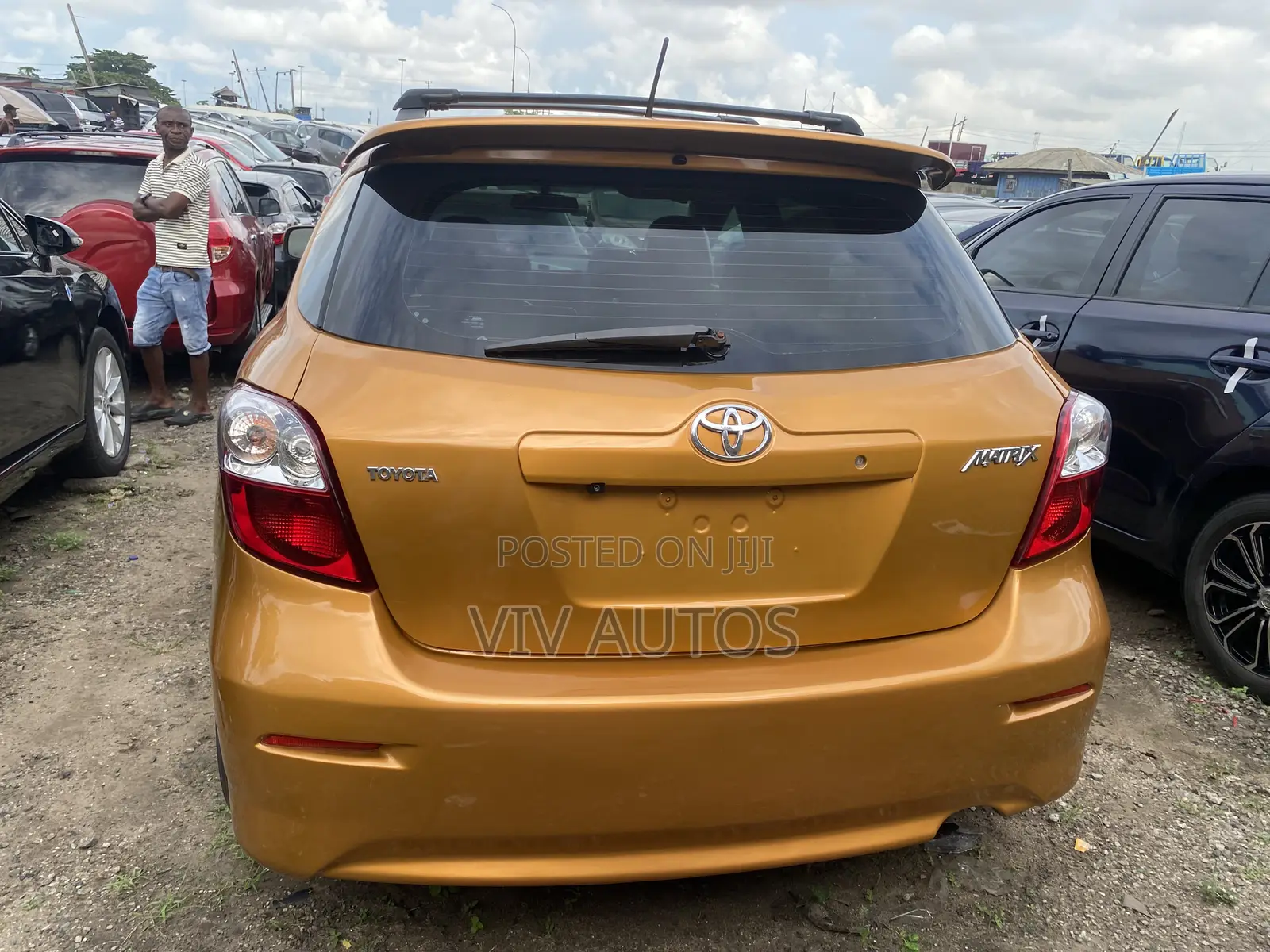 Toyota Matrix Hatchback FWD (1.8L 4cyl 5M) 2010 Gold