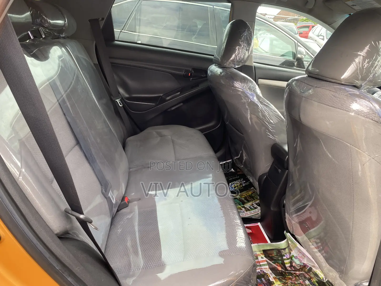 Toyota Matrix Hatchback FWD (1.8L 4cyl 5M) 2010 Gold